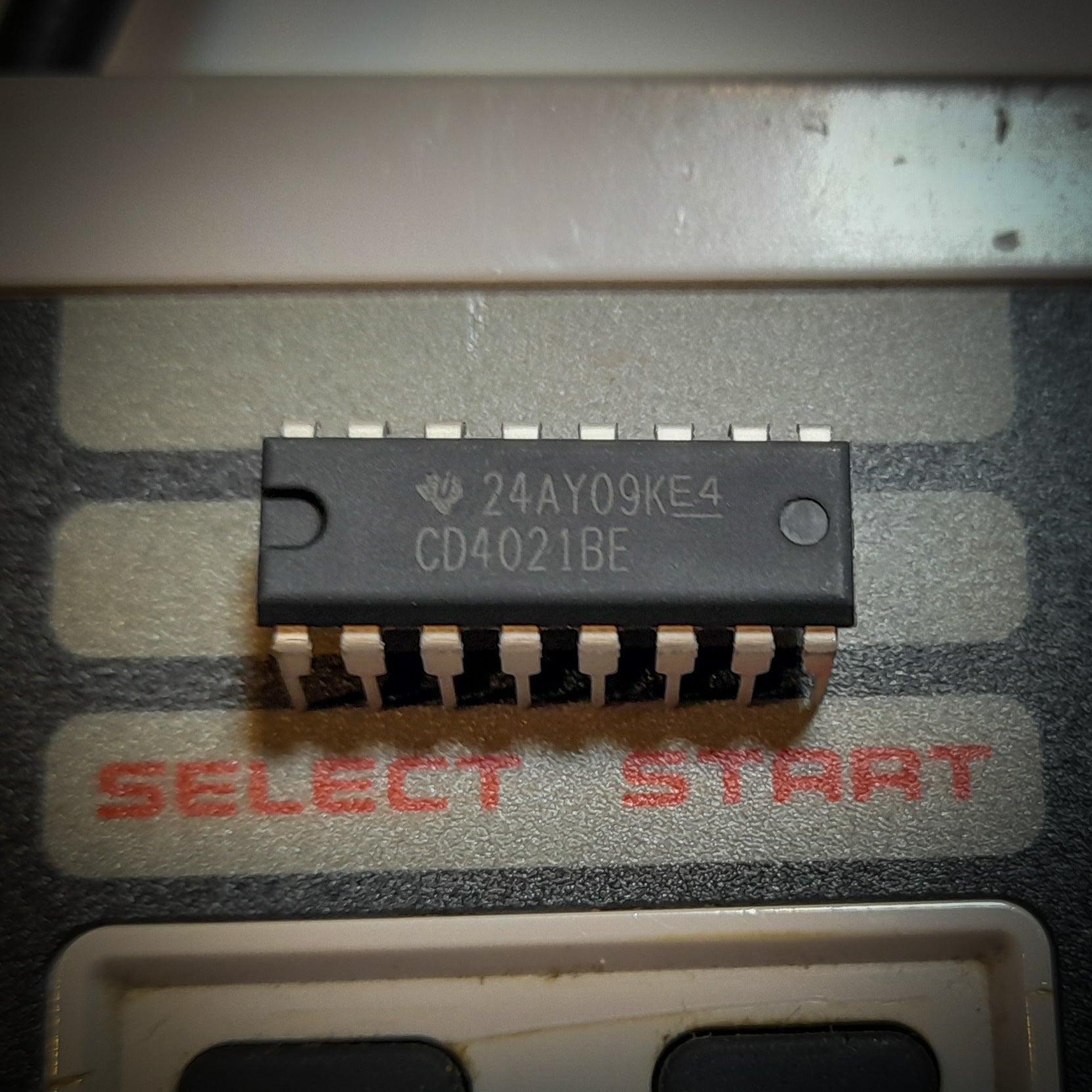 NES 8-Bit Controller Chip